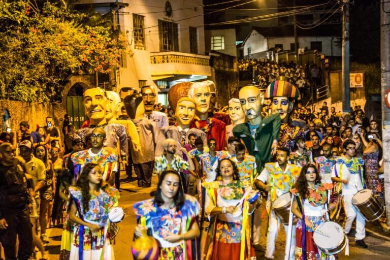 Itabirito Folia 2023: conheça a história e a tradição dos bonecos gigantes que animam a folia itabiritense