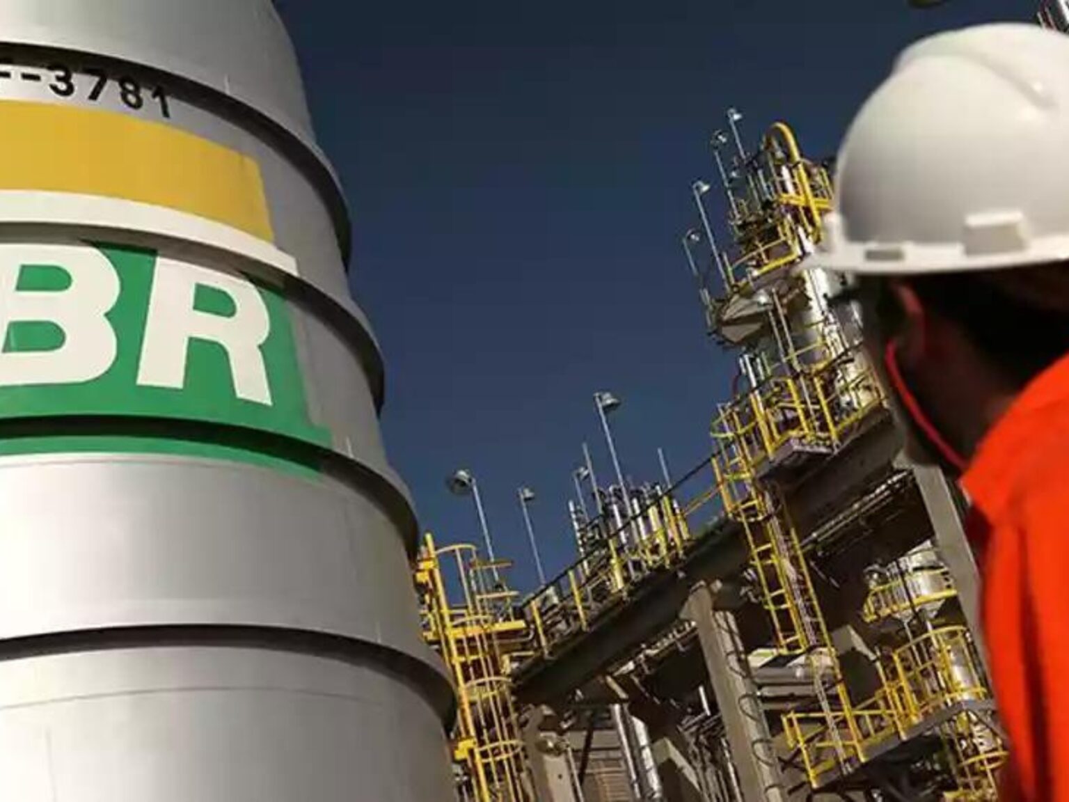 Petrobras está com 60 vagas de emprego com salários de R$ 10,3 mil Petrobras está com 60 vagas de emprego com salários de R$ 10,3 mil