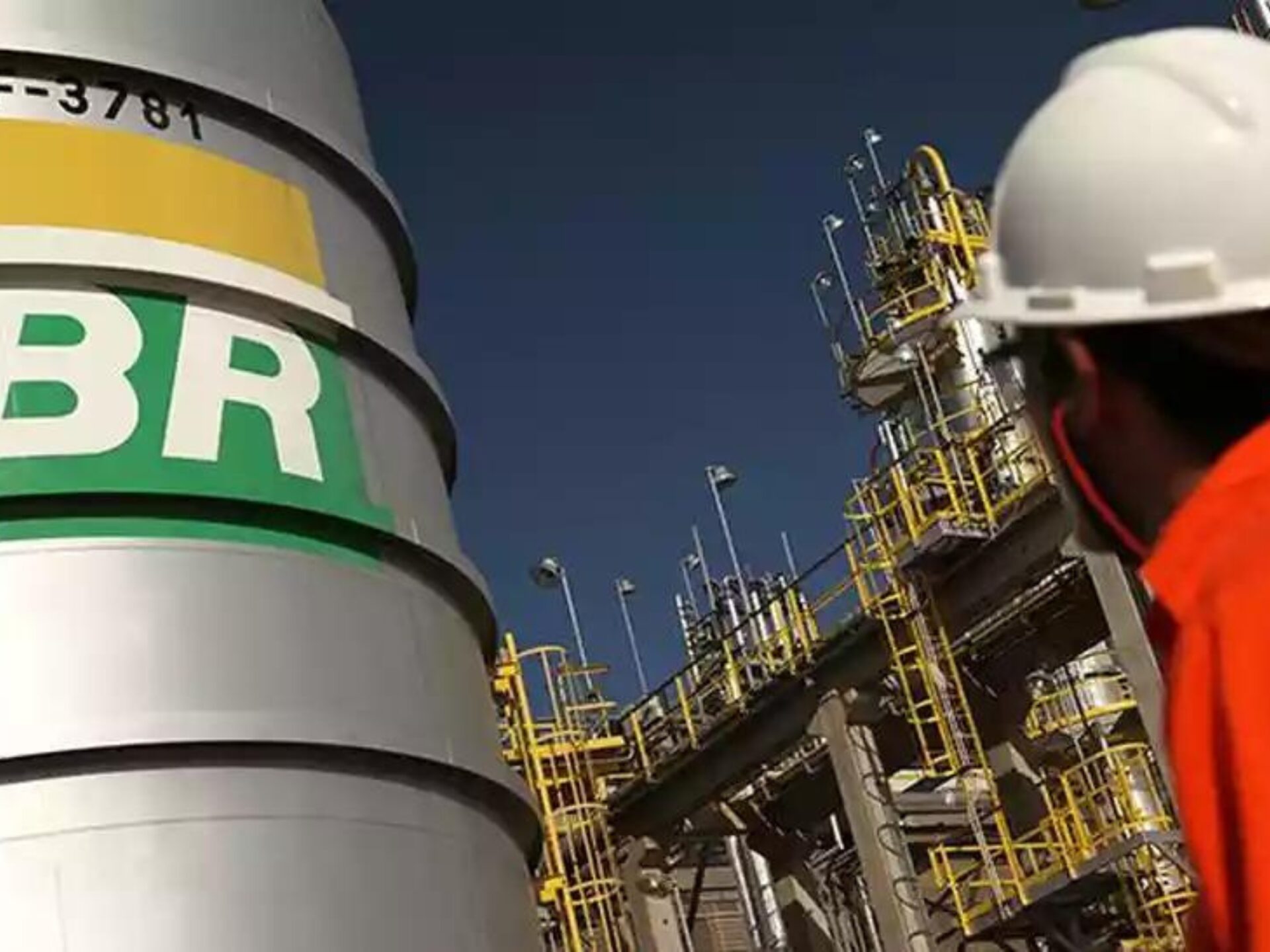 Petrobras está com 60 vagas de emprego com salários de R$ 10,3 mil