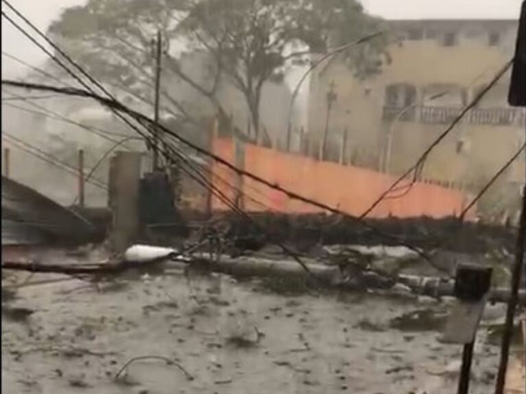Forte chuva atinge Itabirito e causa estrago na área central; veja vídeo