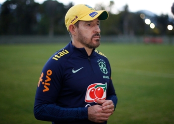Conheça Ramon Menezes, técnico interino da Seleção Brasileira