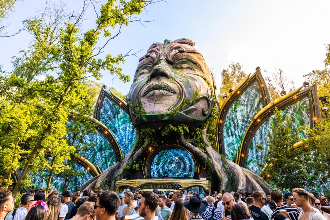 Palco CORE durante a 16ª edição do Tomorrowland Bélgica, The Reflection of Love 2022 Palco CORE durante a 16ª edição do Tomorrowland Bélgica, The Reflection of Love 2022