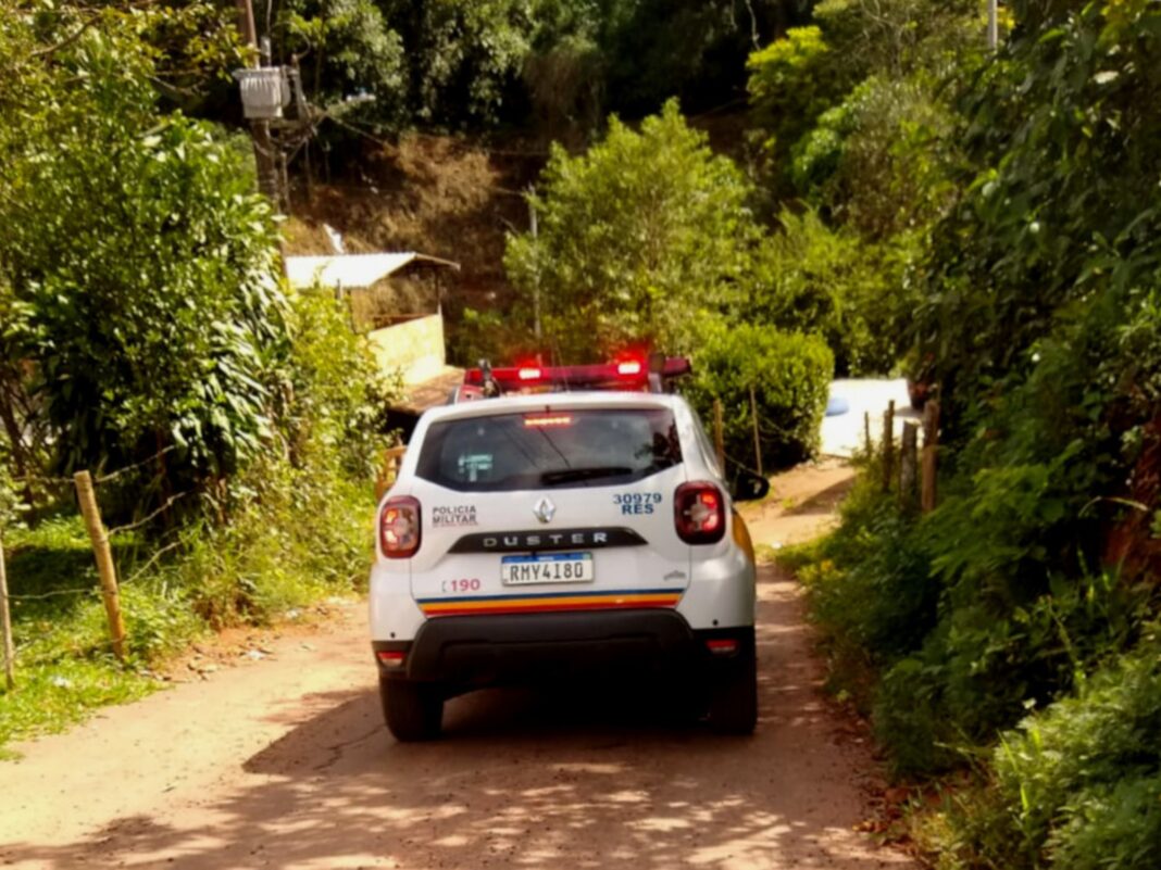 Polícia Militar prende foragido da Bahia, em Itabirito (MG) Polícia Militar prende foragido da Bahia, em Itabirito (MG)