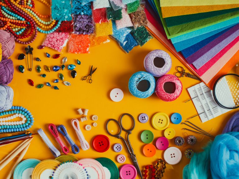 Conheça 3 sites com cursos sobre artesanatos, totalmente online