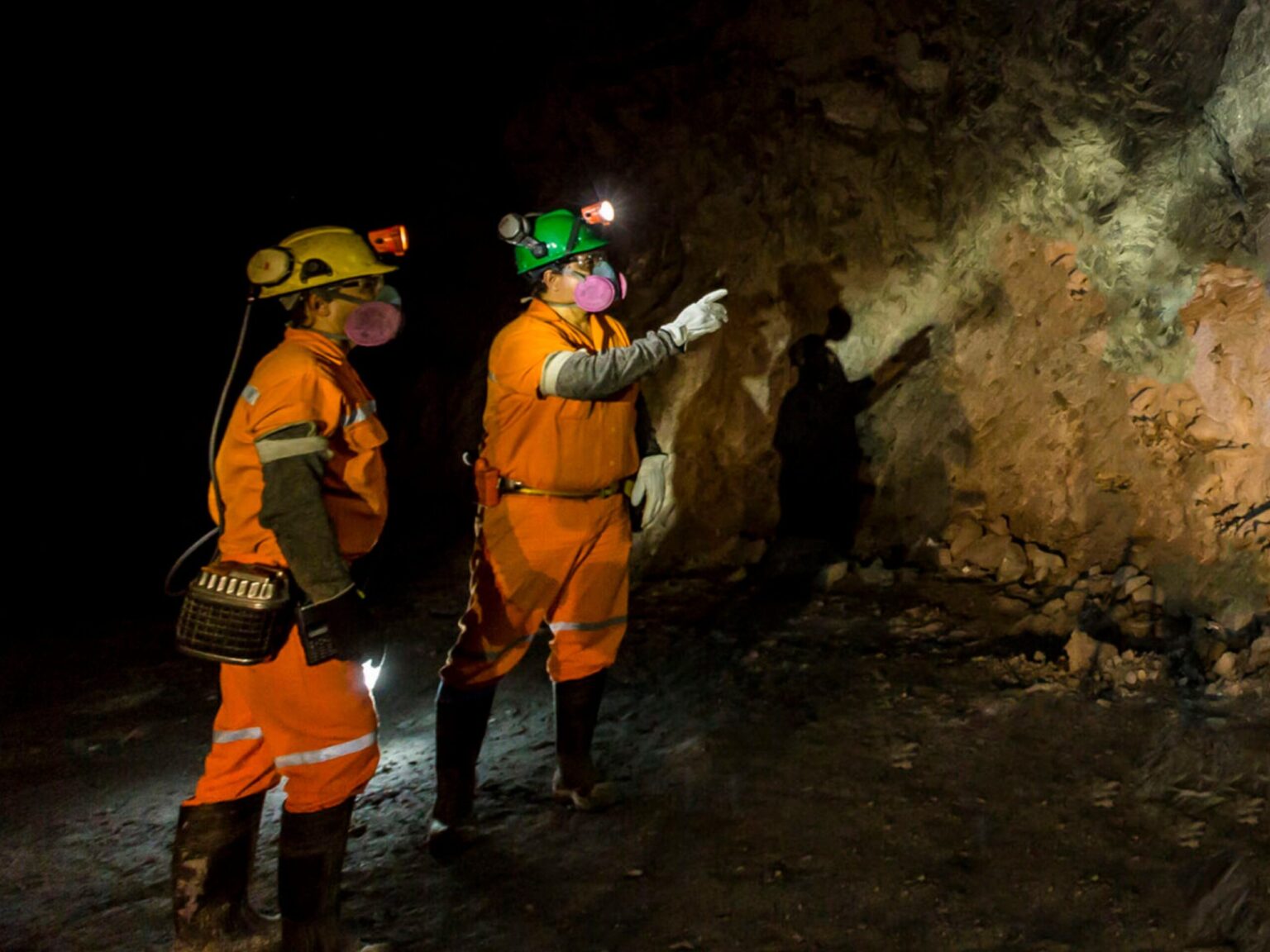 Mineradora de ouro contrata analista, engenheiros, mecânico, vigia e outros profissionais Mineradora de ouro contrata analista, engenheiros, mecânico, vigia e outros profissionais