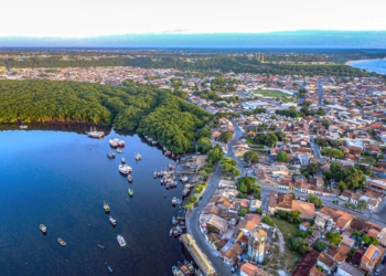 Já imaginou trabalhar no litoral? Prefeitura de Porto Seguro - BA realiza processo seletivo com mais de mil vagas