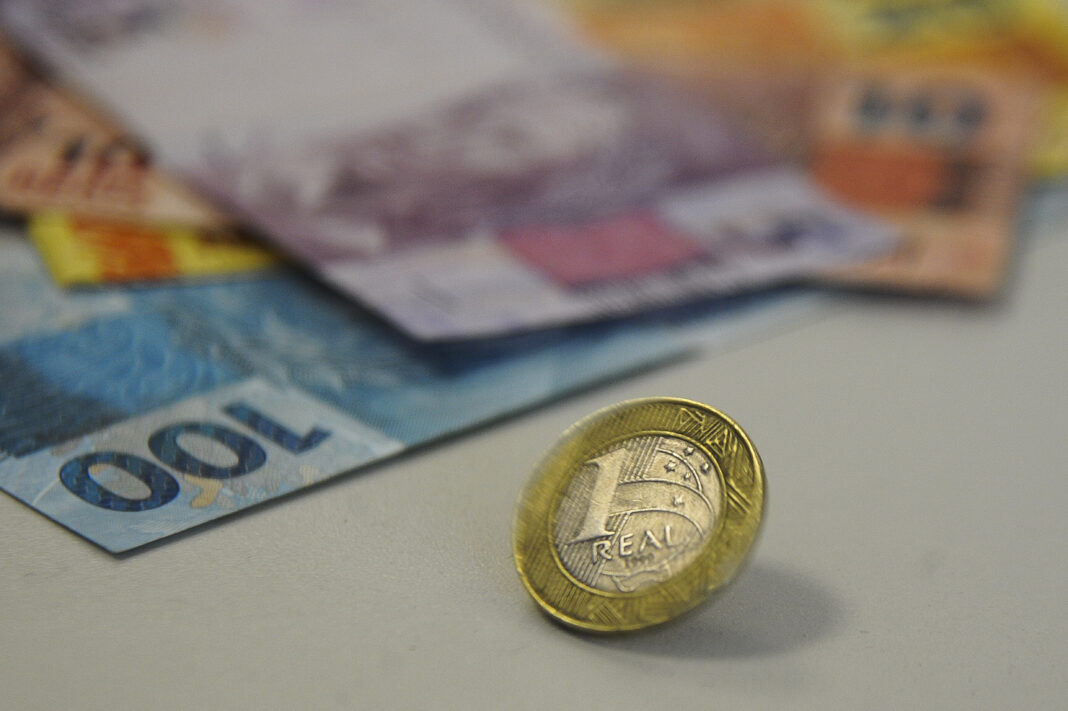 Nota ultrarara de 50 é vendida por 7 mil Nota ultrarara de 50 é vendida por 7 mil