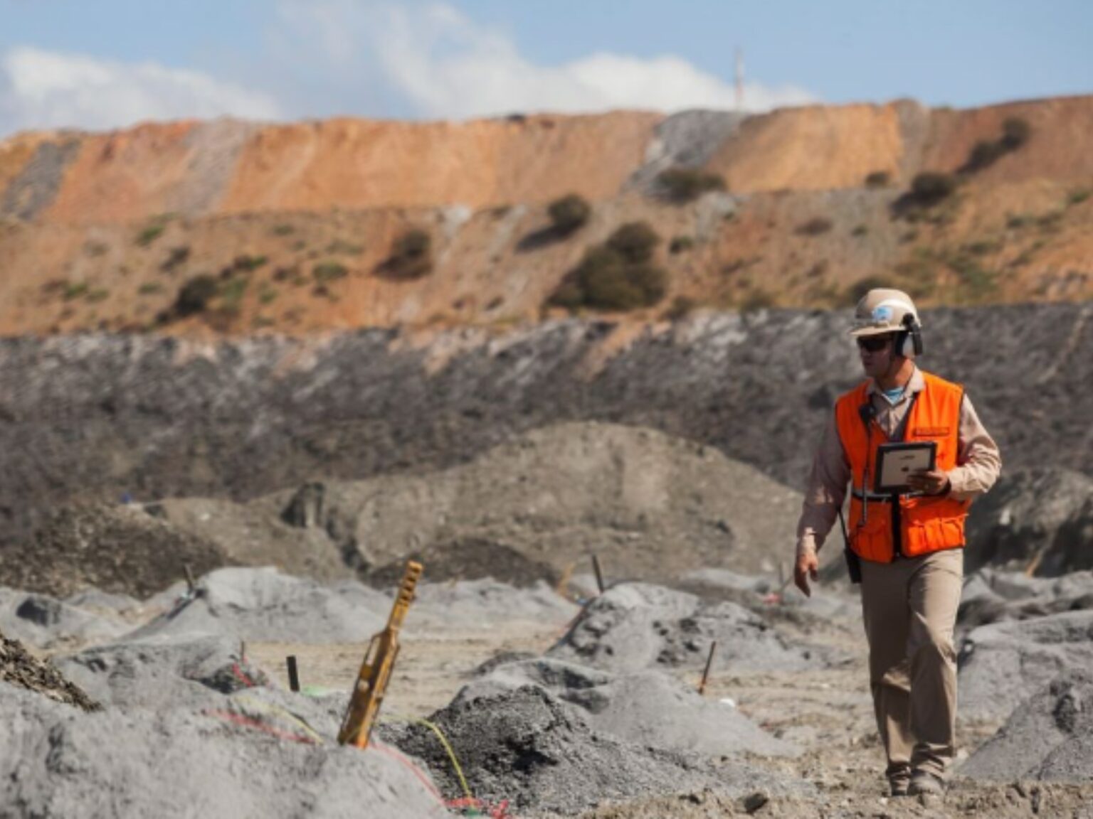 Mineradora Kinross contrata analista, auxiliar, estagiários, mecânicos e técnico Mineradora Kinross contrata analista, auxiliar, estagiários, mecânicos e técnico