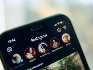 A Evolução das Redes Sociais: Uma jornada desde os primeiros fóruns online até os titãs globais da mídia social A Evolução das Redes Sociais: Uma jornada desde os primeiros fóruns online até os titãs globais da mídia social