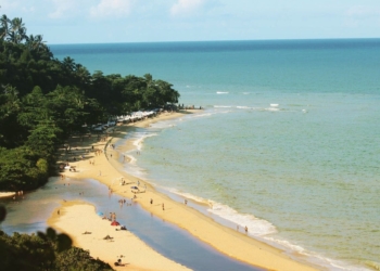 Vai a Porto Seguro? Conheça as melhores praias e a importância de consultar a tábua de marés