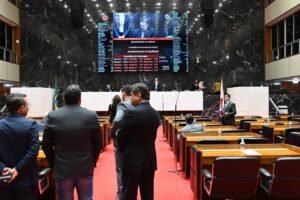 ALMG aprova, em 1° Turno, projeto que garante aumento salarial para profissionais da educação em Minas Gerais
