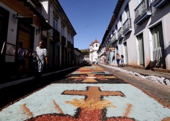 Fé e tradição: cidade de Mariana celebra feriado de Corpus Christi