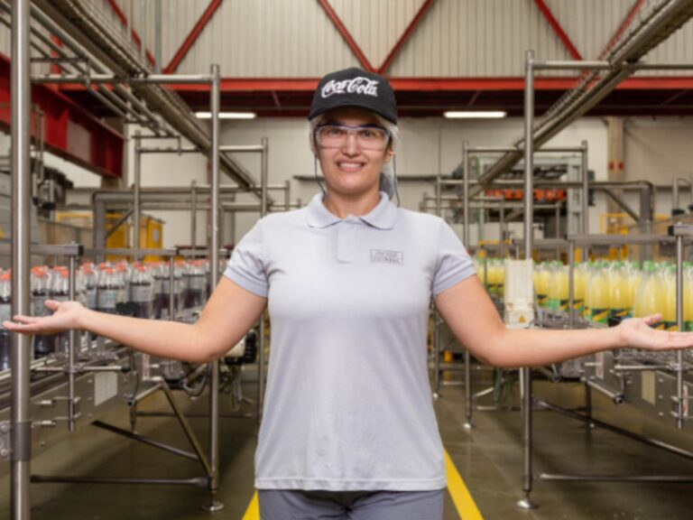 Coca-Cola FEMSA oferta vagas de emprego em MG para técnicos, ajudantes e operadores