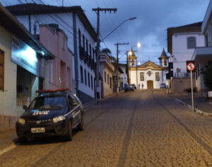 Suspeito de atacar o pai com faca é preso em Minas Gerais pela Polícia Civil Suspeito de atacar o pai com faca é preso em Minas Gerais pela Polícia Civil