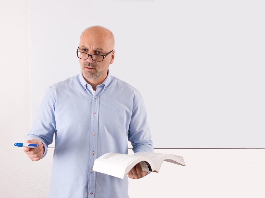 Universidade federal anuncia concurso público com oito vagas para professores Universidade federal anuncia concurso público com oito vagas para professores