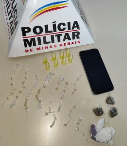Suspeito de tráfico de drogas é apreendido em Itabirito no sábado (22) Suspeito de tráfico de drogas é apreendido em Itabirito no sábado (22)