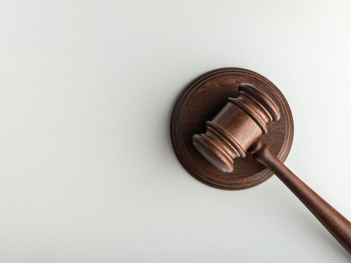 Justiça nega vínculo de emprego entre cantores de cultos e igreja evangélica em Belo Horizonte