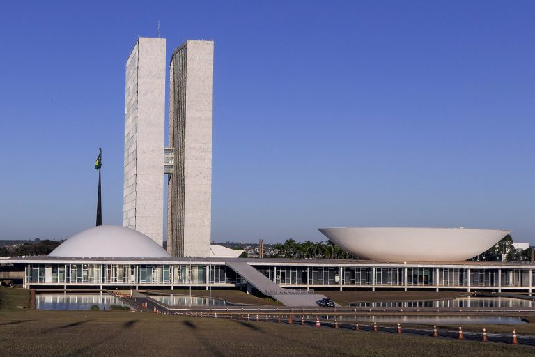 Câmara dos Deputados Abre quatro editais de concursos públicos com 749 vagas para analistas legislativos