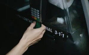 Como evitar dívidas desnecessárias? 7 dicas para gerenciar o uso do cartão de crédito