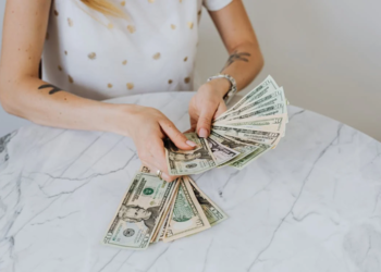 Quer se livrar das dívidas? 8 estratégias para eliminar débitos e recuperar sua estabilidade financeira