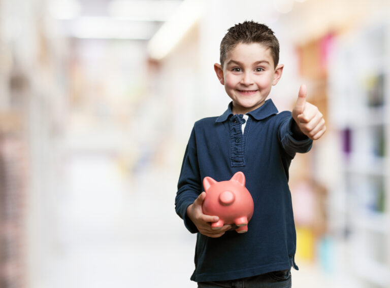 Investindo na educação financeira dos filhos: 5 dicas para ensinar as crianças a lidar com dinheiro