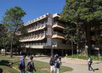 UFMG anuncia concurso público com 37 vagas para técnico administrativos