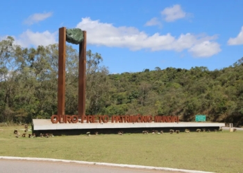 Gerdau doa escultura de aço para a cidade de Ouro Preto 