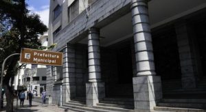 Pensionistas e aposentados da prefeitura de BH devem ficar atentos para não terem salários suspensos Pensionistas e aposentados da prefeitura de BH devem ficar atentos para não terem salários suspensos