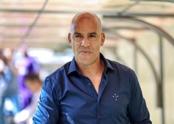 Ex-Cruzeiro, Pepa encaminha acerto para treinar astro do PSG