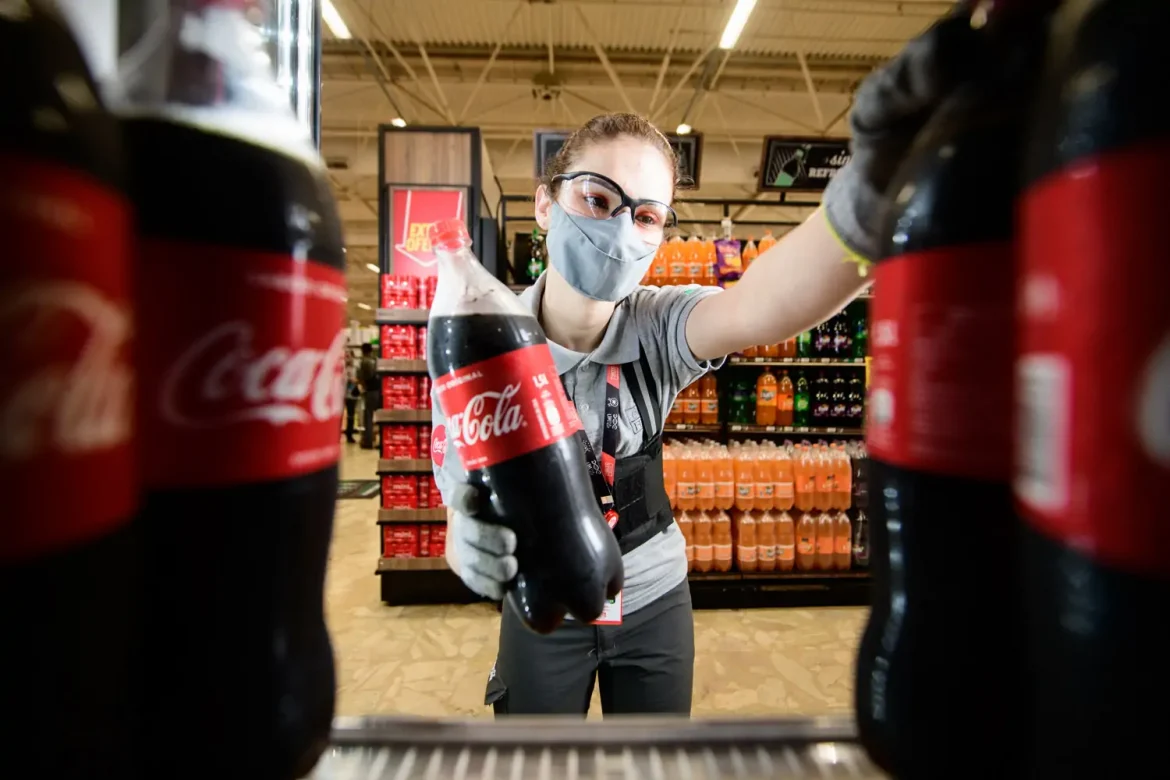 Adecco abre mais de 700 vagas temporárias para Coca-Cola FEMSA Brasil