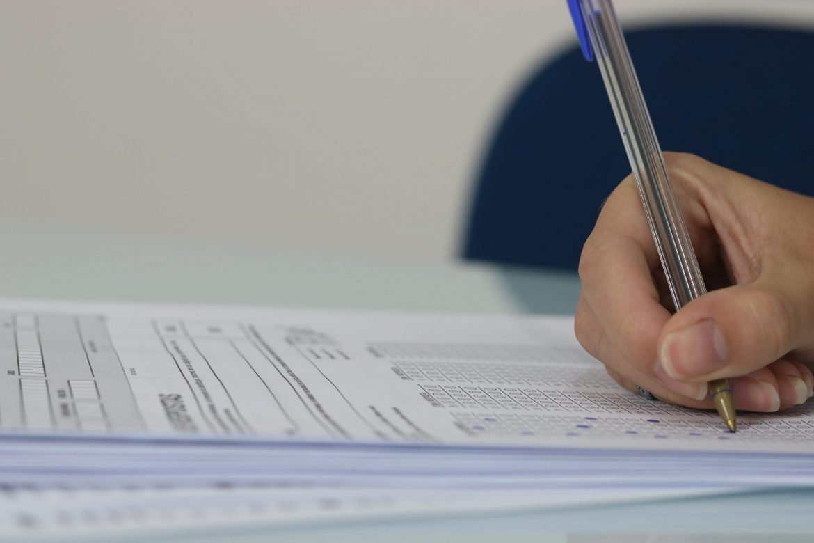 Retificado edital de concurso público em MG que conta com 653 vagas