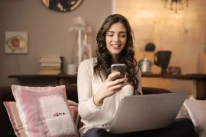 8 benefícios da casa conectada: do controle de temperatura à iluminação ambiente 8 benefícios da casa conectada: do controle de temperatura à iluminação ambiente