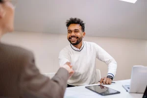 Negociando com Confiança: 7 habilidades básicas para negociar os melhores acordos financeiros