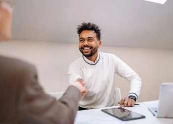 Negociando com Confiança: 7 habilidades básicas para negociar os melhores acordos financeiros