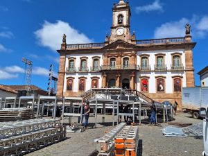 Prefeitura de Ouro Preto passa vergonha nacional ao tentar fazer “na marra” evento na Praça Tiradentes e colocar patrimônio histórico em risco Prefeitura de Ouro Preto passa vergonha nacional ao tentar fazer "na marra" evento na Praça Tiradentes e colocar patrimônio histórico em riscoq