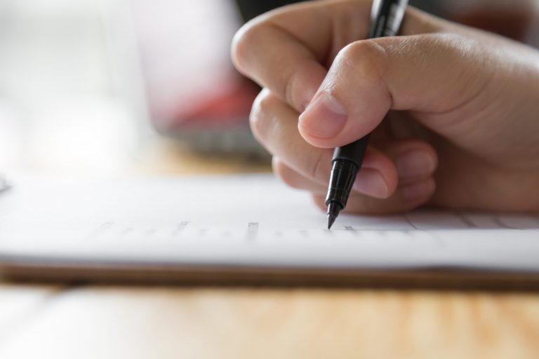 Com 128 vagas, concurso público em MG visa profissionais com ensino fundamental, médio, técnico e superior