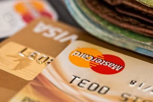 Taxas e Tarifas: 7 coisas que você Precisa Saber sobre os Custos dos Cartões de Crédito