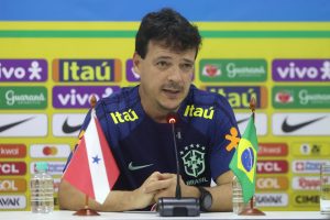 Fernando Diniz faz mudanças na convocação da Seleção: Renan Lodi e Vanderson são desconvocados Fernando Diniz faz mudanças na convocação da Seleção: Renan Lodi e Vanderson são desconvocados
