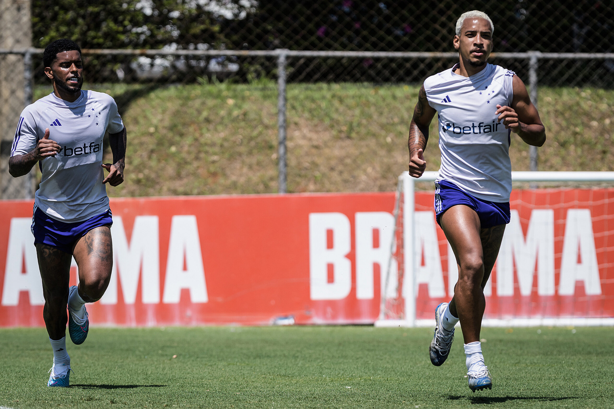 Wesley Gasolina e Matheus Pereira devem retornar diante do Cuiabá. Foto: Gustavo Aleixo/Cruzeiro