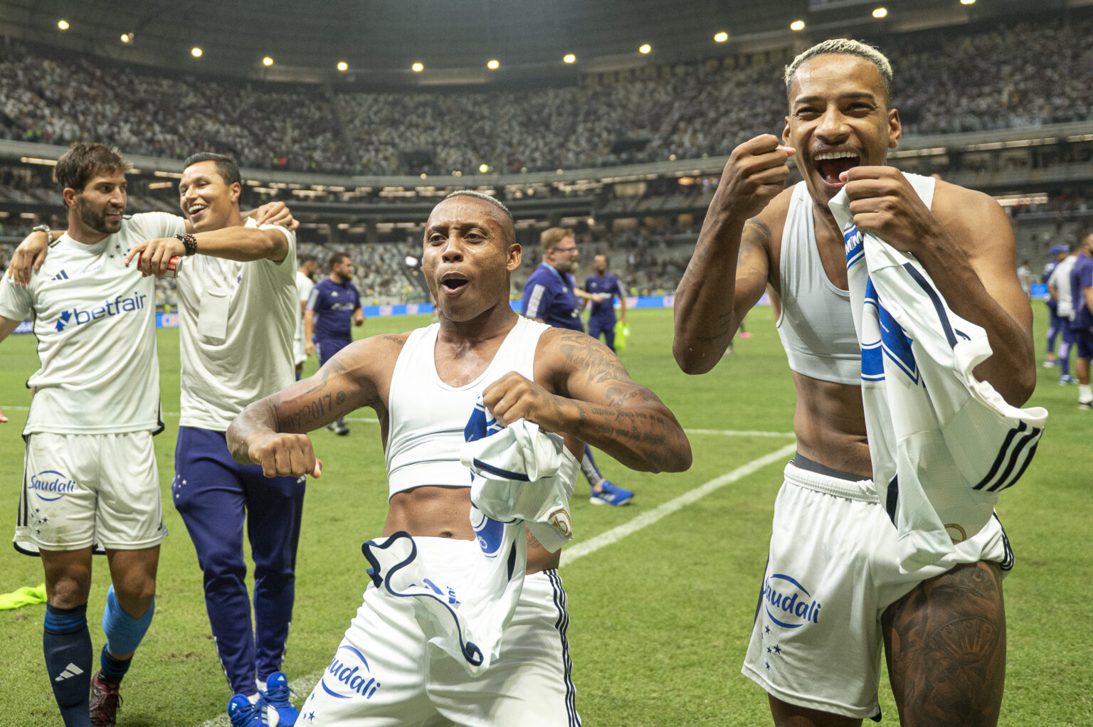 Cruzeiro vence o primeiro clássico na Arena MRV e provoca rival nas redes sociais