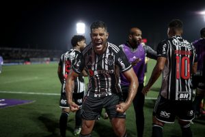 Atlético vence mais uma fora de casa mas permanece fora do G-6 Atlético vence mais uma fora de casa mas permanece fora do G-6