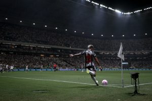Atlético vence Fluminense, entra no G-6 e provoca Fábio