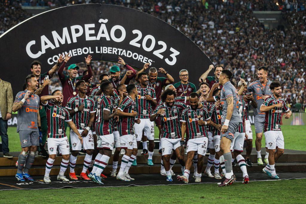 Fábio conquista título inédito da Libertadores e agradece cruzeirenses Fábio conquista título inédito da Libertadores e agradece cruzeirenses