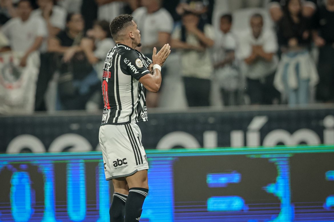 Atlético empata, perde uma posição mas permanece no G-6