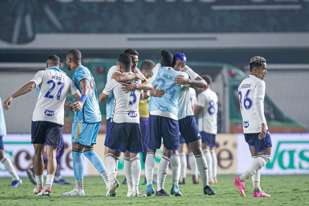 Nos minutos finais, Robert marca o gol que tira o Cruzeiro do Z-4