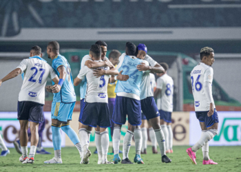 Nos minutos finais, Robert marca o gol que tira o Cruzeiro do Z-4