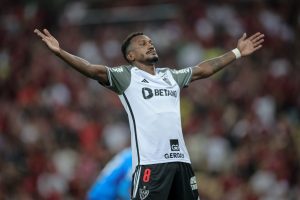 Atlético vence Flamengo fora de casa e sonho do título segue vivo