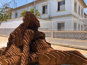 Projeto Edital Arte em Aço Gerdau entrega escultura em Congonhas