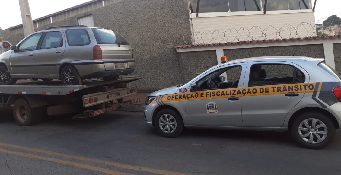Prefeitura de Itabirito intensifica remoção de veículos abandonados no município