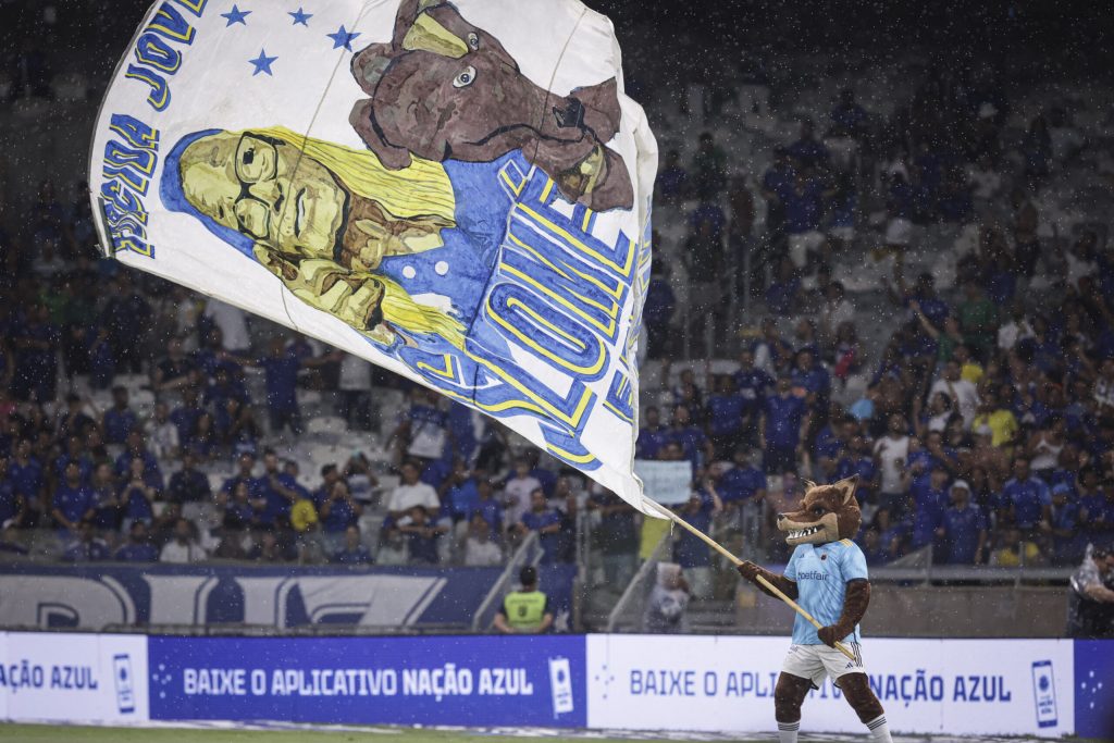 Cruzeiro precisa de uma vitória de se livrar da queda para Série B Cruzeiro precisa de uma vitória de se livrar da queda para Série B